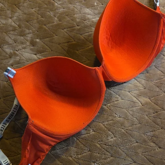 Victoria's Secret RED Bra - Picture 3 of 4